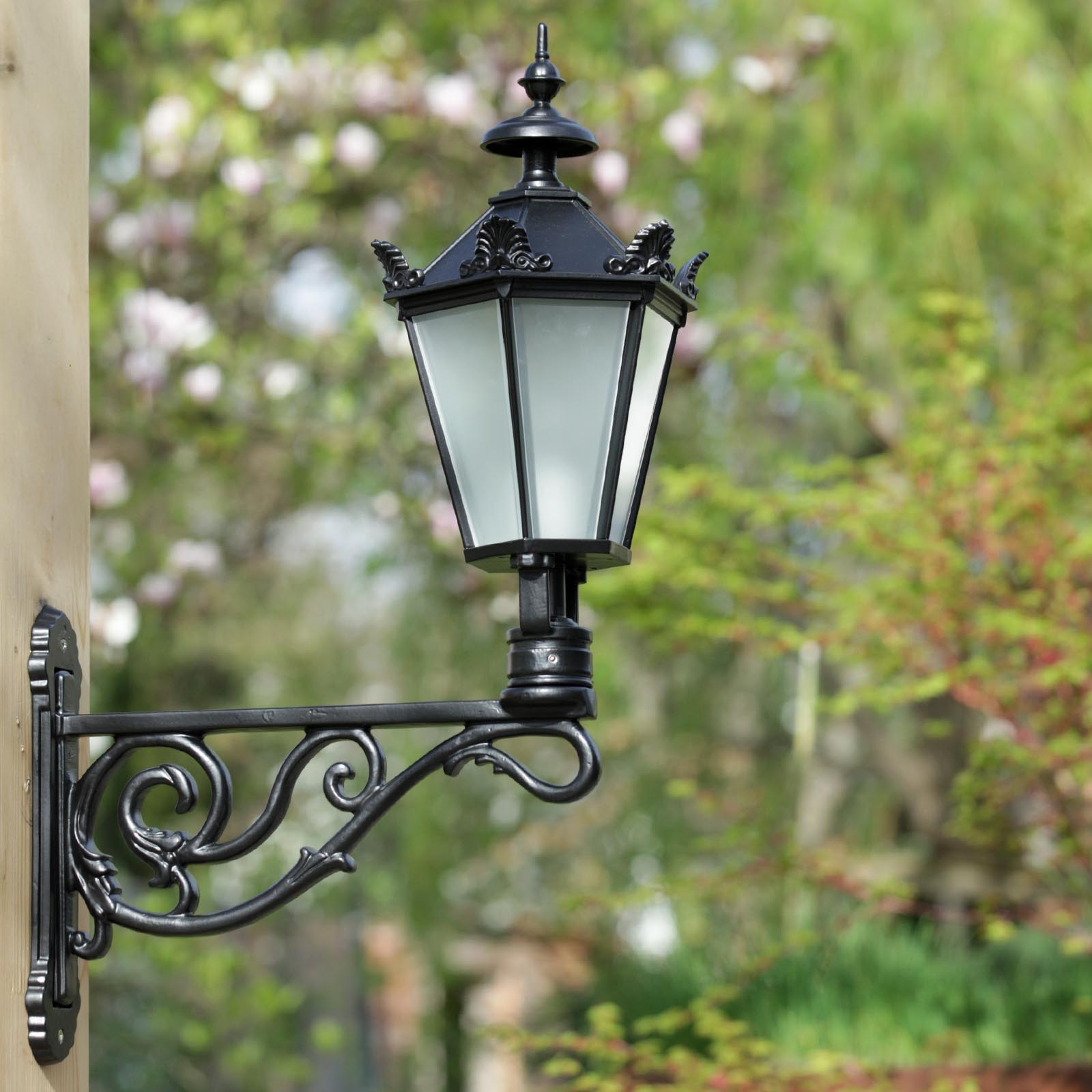 Historische Wandleuchte mit Schinkel-Laterne Thorn 70 Historische Wandleuchte mit Schinkel-Laterne Thorn 70