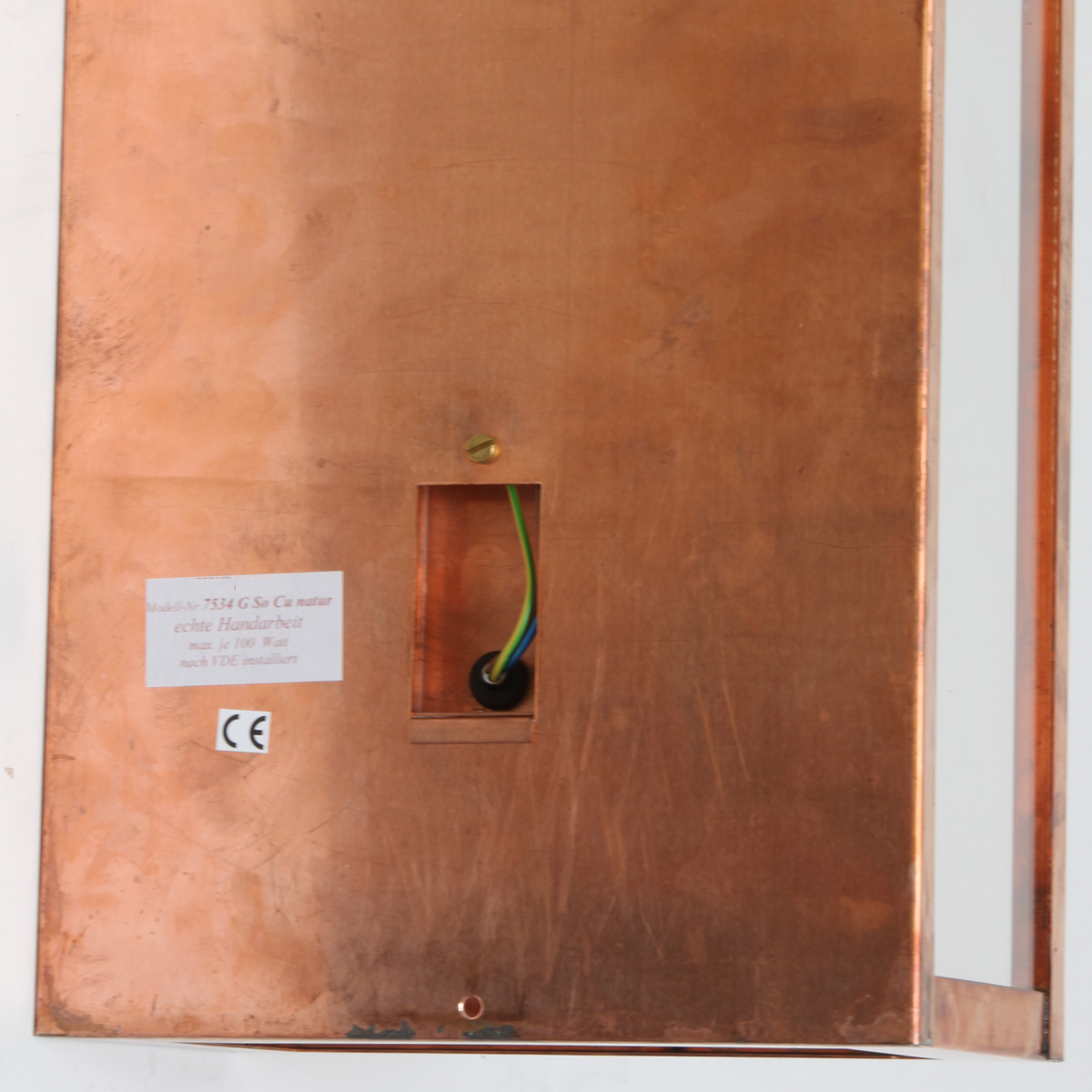 Bild 7: Die Rückseite mit Kabelübergangskasten, Kupfer natur unbehandelt Flache Außen-Wandleuchte aus Kupfer Fürth: Die Rückseite mit Kabelübergangskasten, Kupfer natur unbehandelt