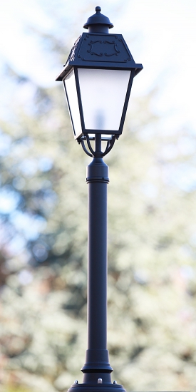 Path light with lantern mast top