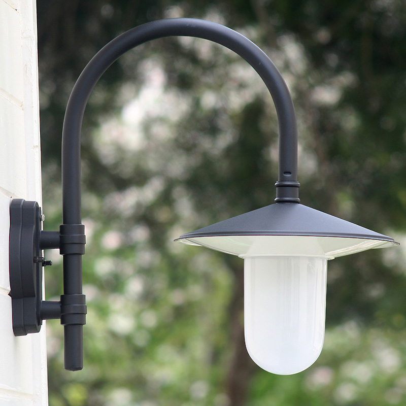 Classic Italian court lamp with cylindrical glass