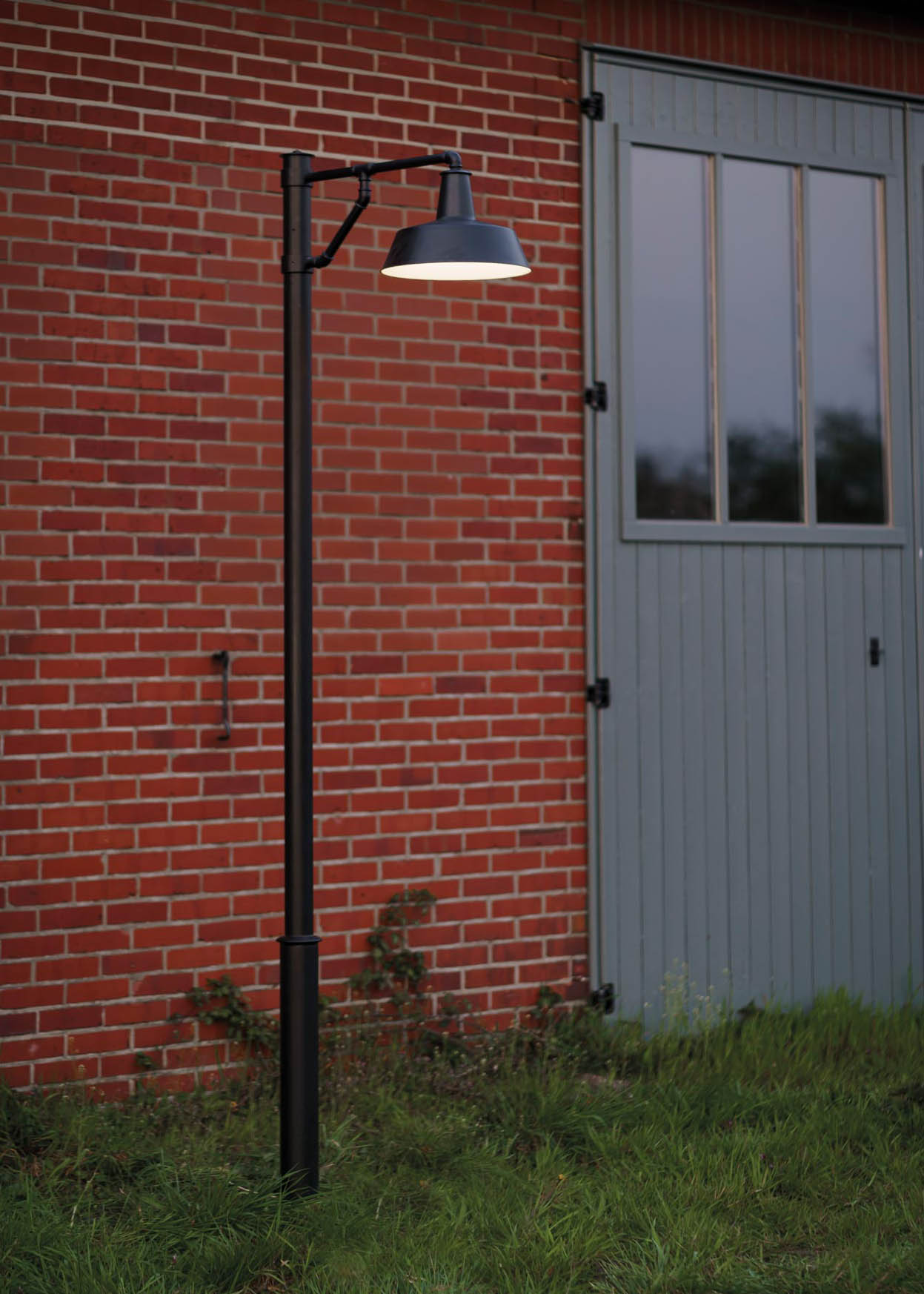 Large Industrial Style Iron Post Light AL 6778, 285 cm