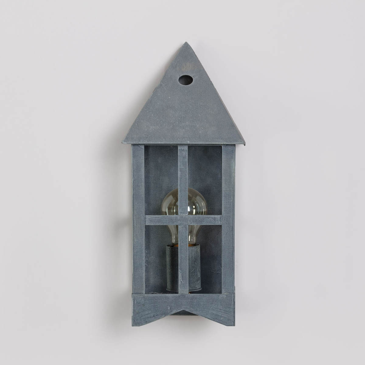 Rustikale Halblaterne Pyramide mit Gitter Rustikale Halblaterne Pyramide mit Gitter