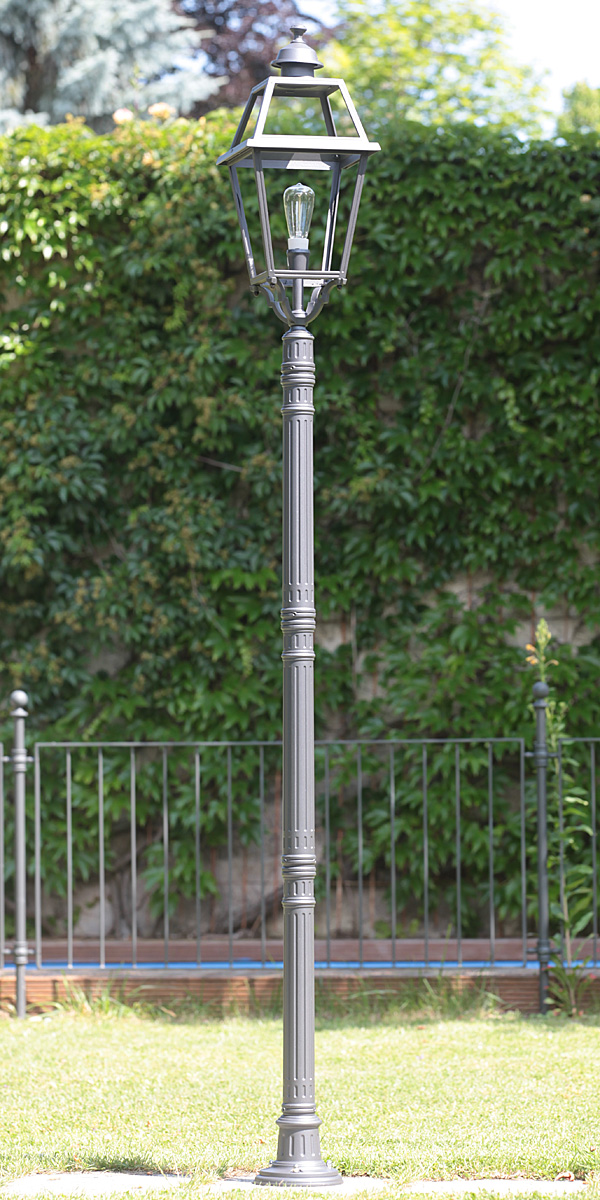 Single-flame Italian floor lamp Single-flame Italian floor lamp