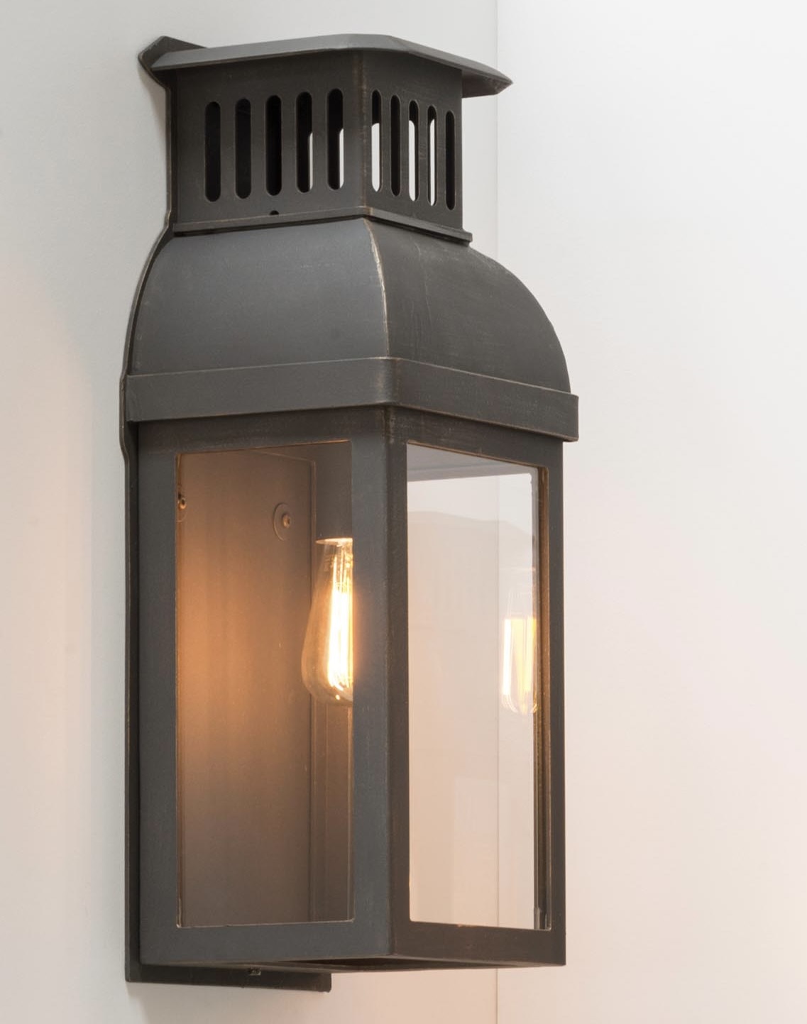 Klassische flache Wandleuchte im Biedermeierstil mit Kamin WL 3628
