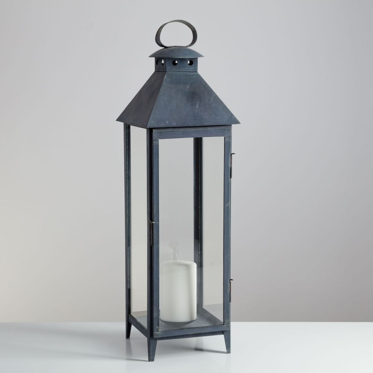 Windlicht für Terrassen und Balkone: Kerzenleuchte La Turbie (Höhe 62 cm) Windlicht für Terrassen und Balkone: Kerzenleuchte La Turbie (Höhe 62 cm)