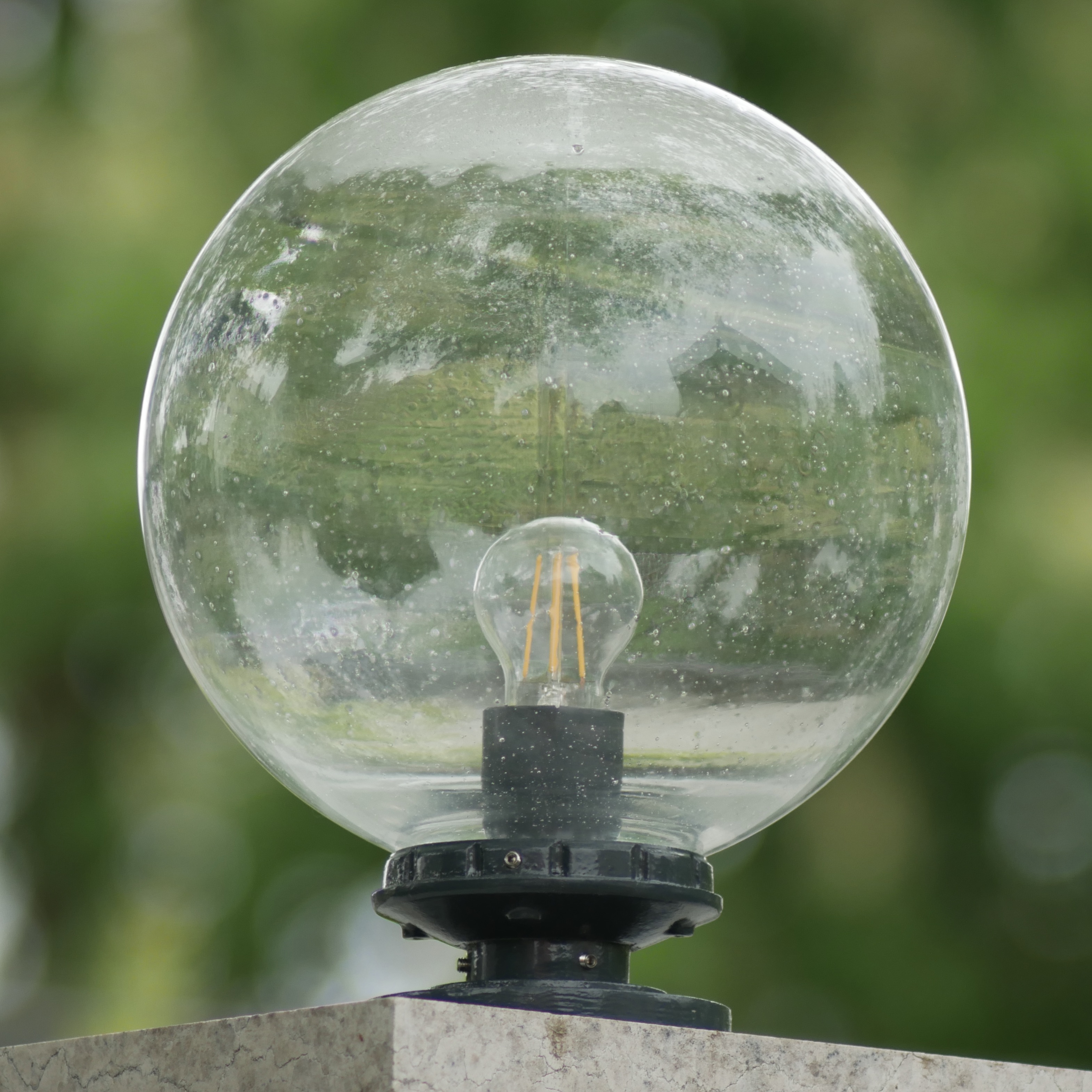Glaskugel-Leuchte Terra lumi LD 250 mit rundem Sockel Glaskugel-Leuchte Terra lumi LD 250 mit rundem Sockel