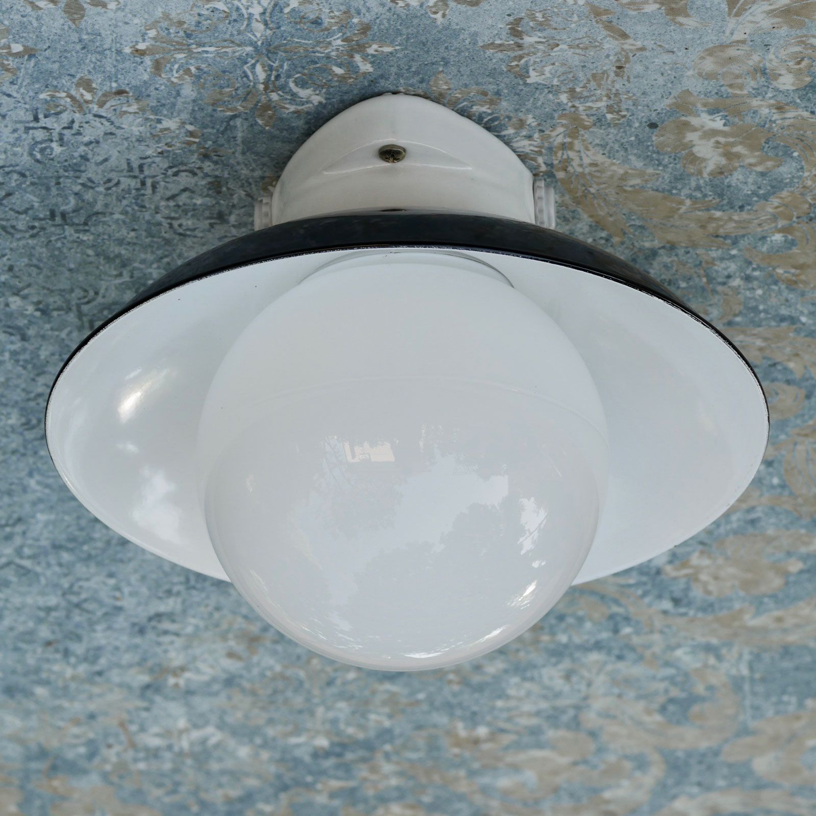 Ceiling Light with Porcelain Base and Aluminum Reflector DMAL 2010