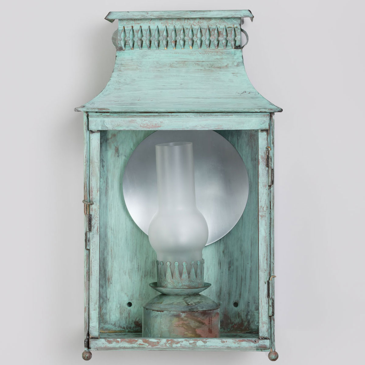 Handmade Brass or Zinc Half Lantern Petrole PM: Modell 2, Ausführung in Grünspan