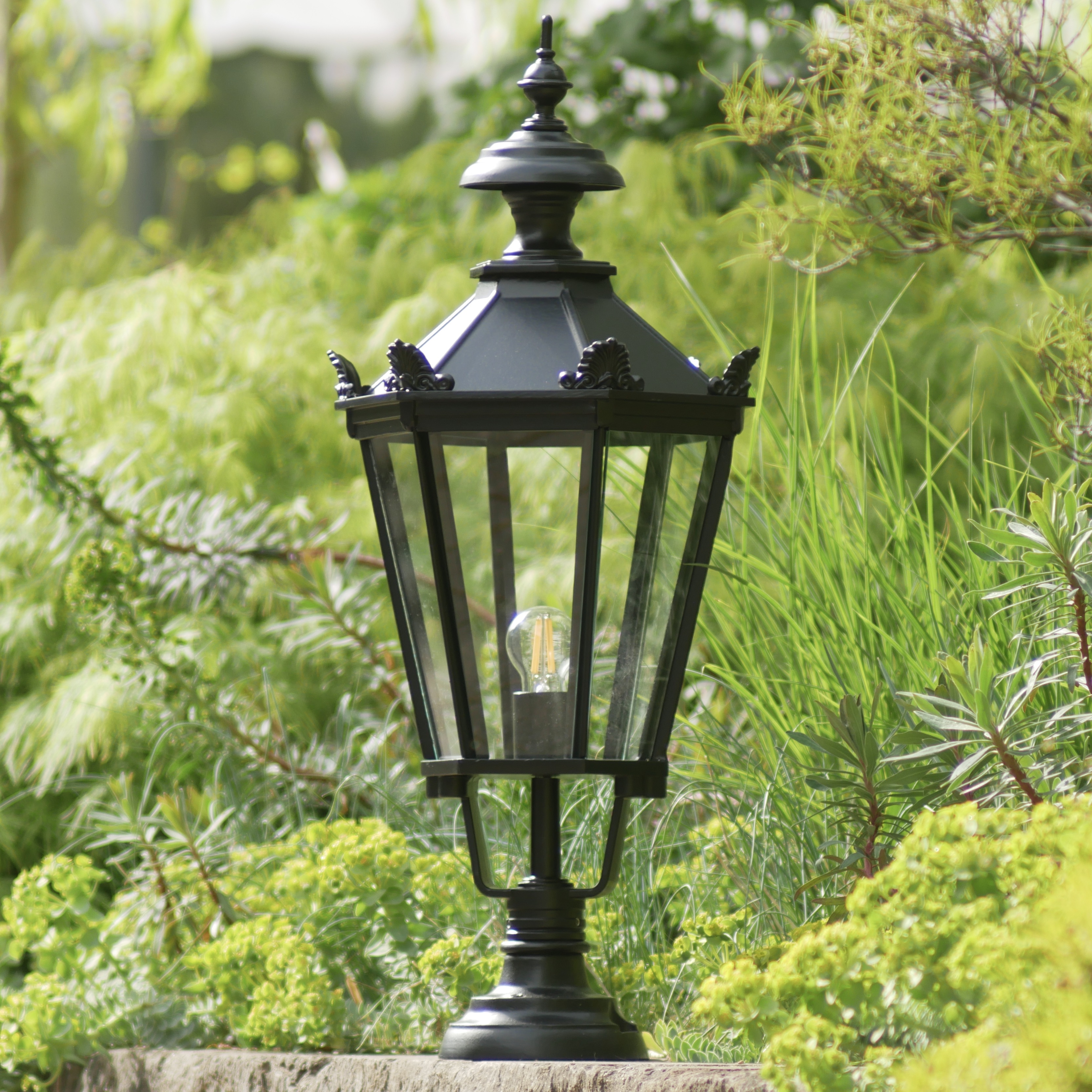 Bild 4: Große Gartenleuchte Elba mit Schinkel-Laterne 72, mittleres Modell, Schwarz RAL 9005, klares Glas Große Gartenleuchte Elba mit Schinkel-Laterne 71.72.73: Große Gartenleuchte Elba mit Schinkel-Laterne 72, mittleres Modell, Schwarz RAL 9005, klares Glas