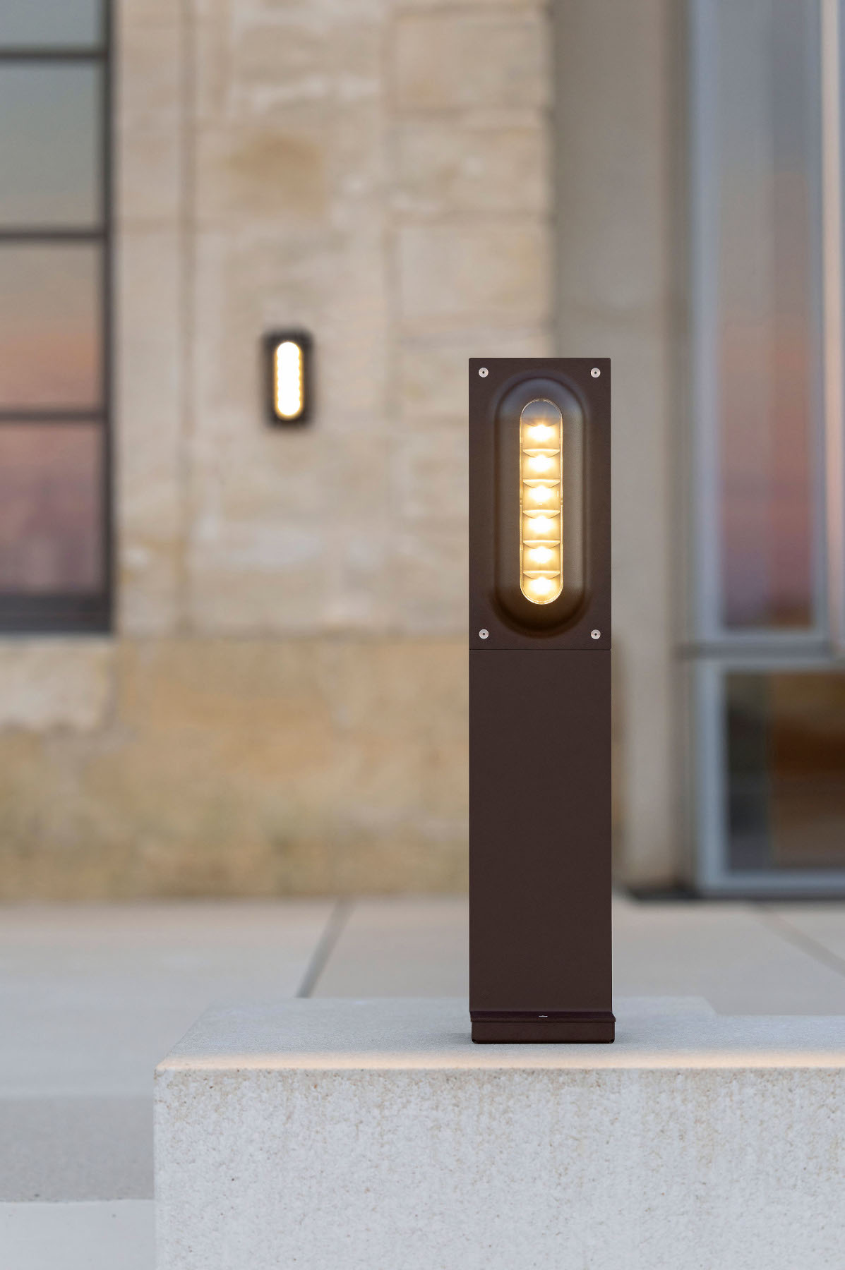 Sustainable Capsule Path Light (72 cm): Rostbraun