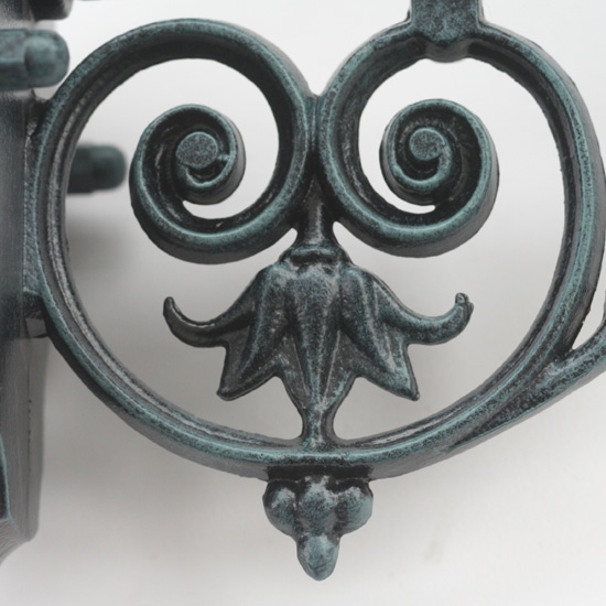 Bild 5: Auslegerdetail eines Modells in Grünspan Kleine Außen-Wandleuchte Chenonceau mit nostalgischem Wandarm: Auslegerdetail eines Modells in Grünspan