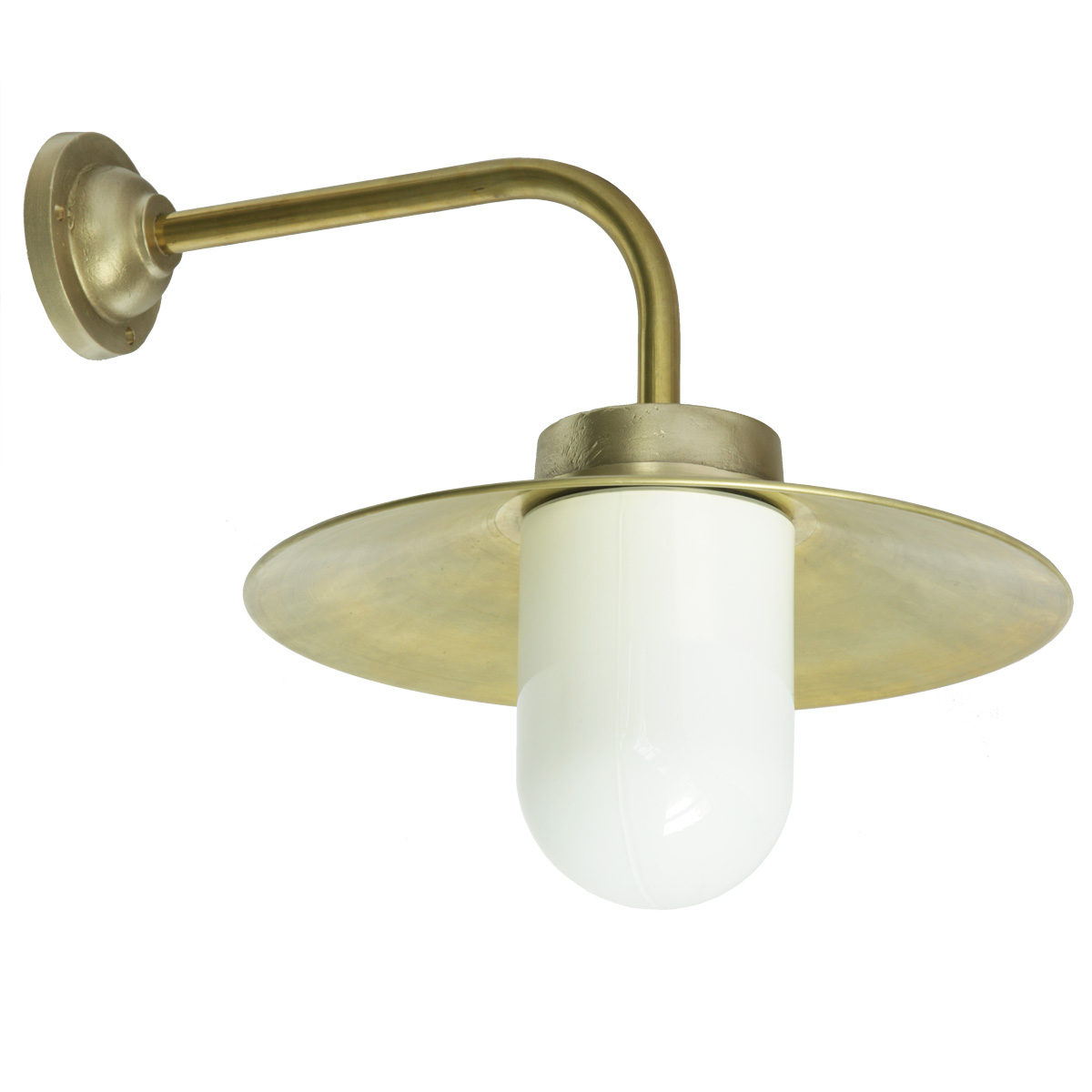 Bild 16: Außenlampe aus Messing, Messing roh mit opalenem Zylinderglas. Diese Version nimmt schnell eine natürliche Patinierung an. Außenlampe aus Messing mit Schirm 38-90 BR: Außenlampe aus Messing, Messing roh mit opalenem Zylinderglas. Diese Version nimmt schnell eine natürliche Patinierung an.