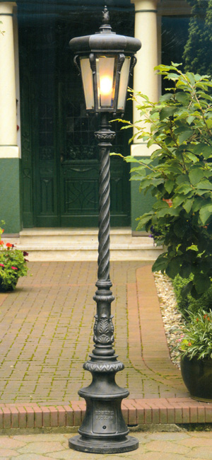 Historical German Wrought Iron Post Light AL 6783.6784 Historical German Wrought Iron Post Light AL 6783.6784
