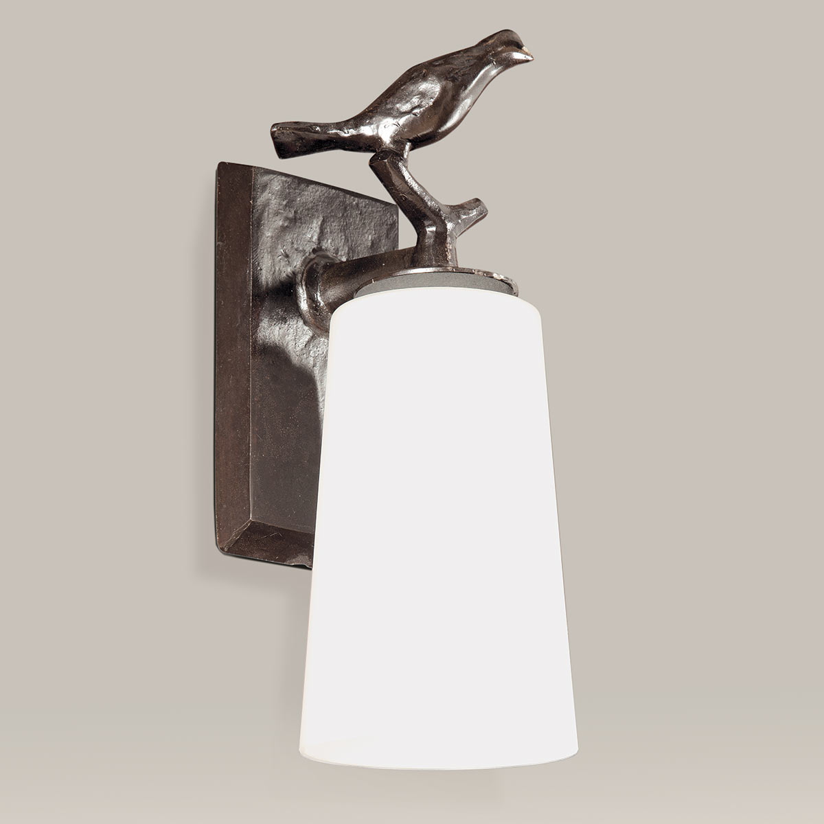 Charming wall light with sparrow decor made of cast bronze Plume