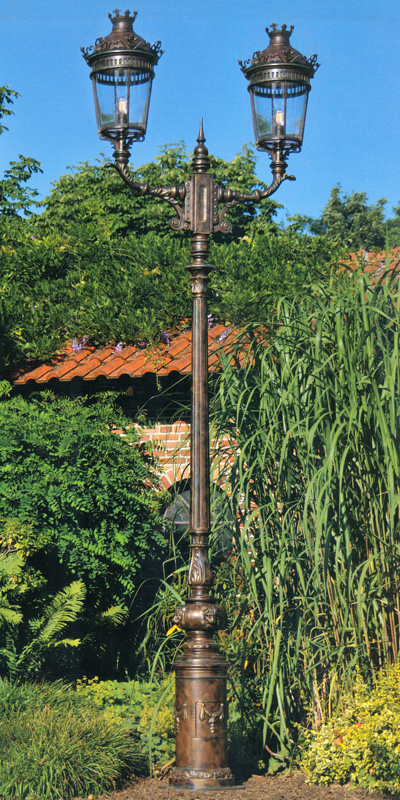 Große historische zweiflammige Standleuchte AL 6719 Große historische zweiflammige Standleuchte AL 6719