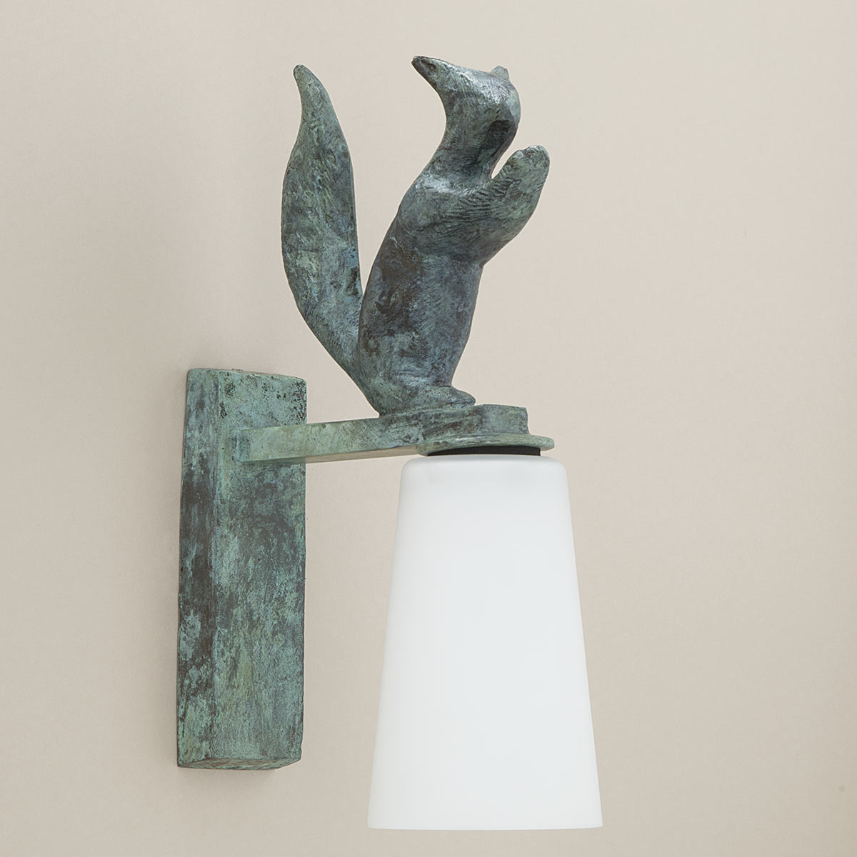 Charming wall light with squirrel decor made of cast bronze Edy