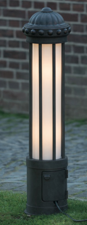 Post Lamp with Isolated Plug Socket AL 6856
