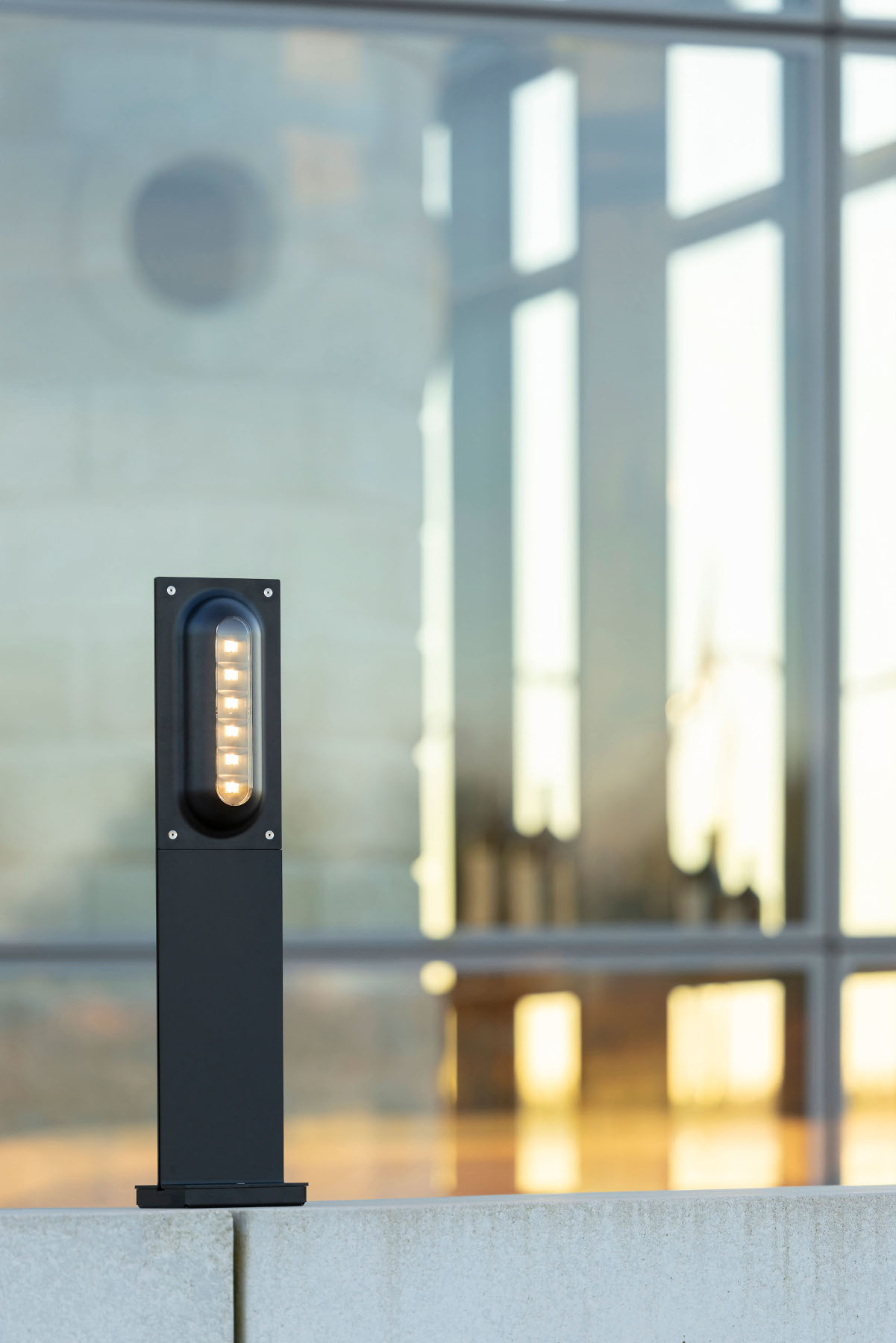 Sustainable Capsule Path Light (72 cm): Schwarz RAL 9005