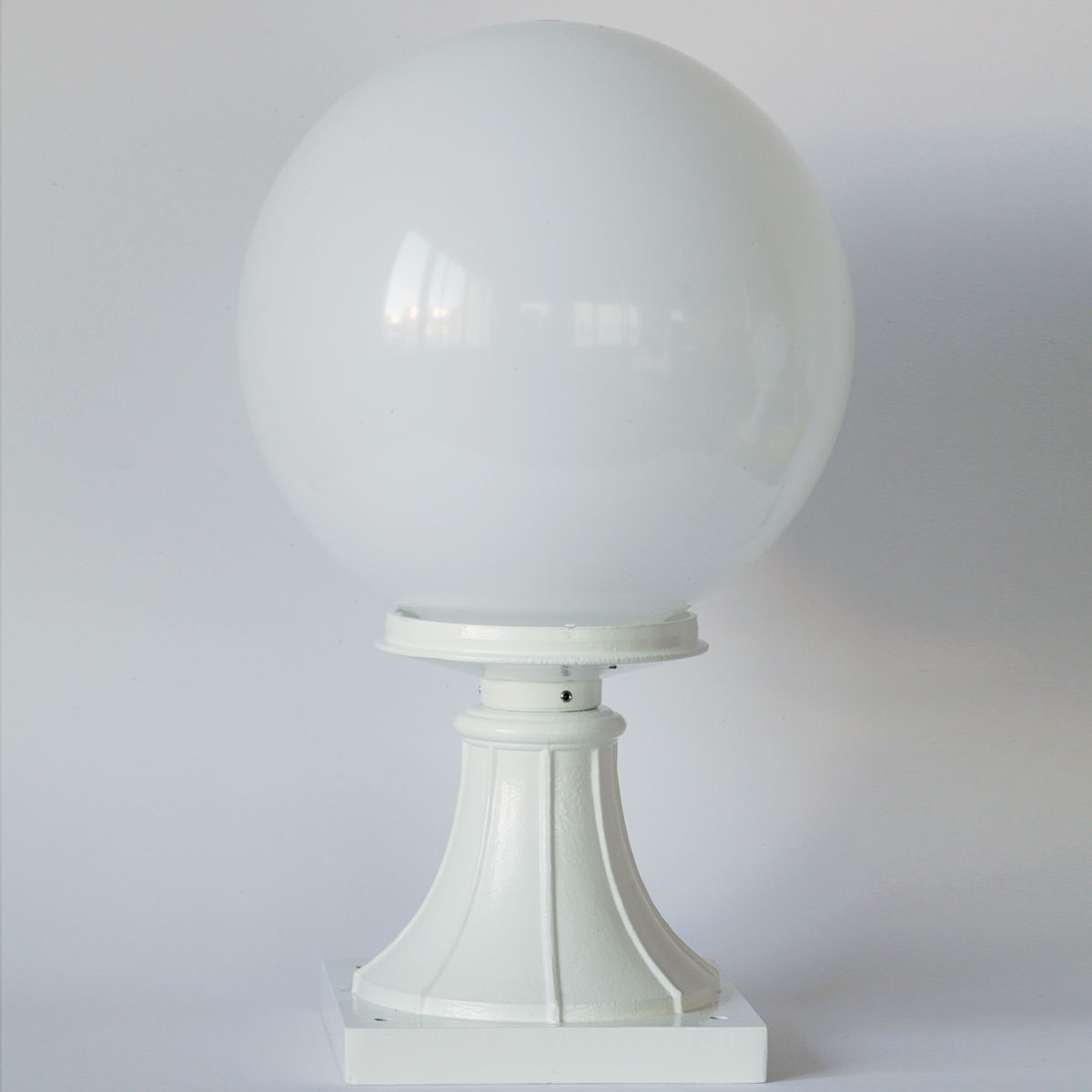 Garden Light with Acrylic Globe ZEUS 02.05