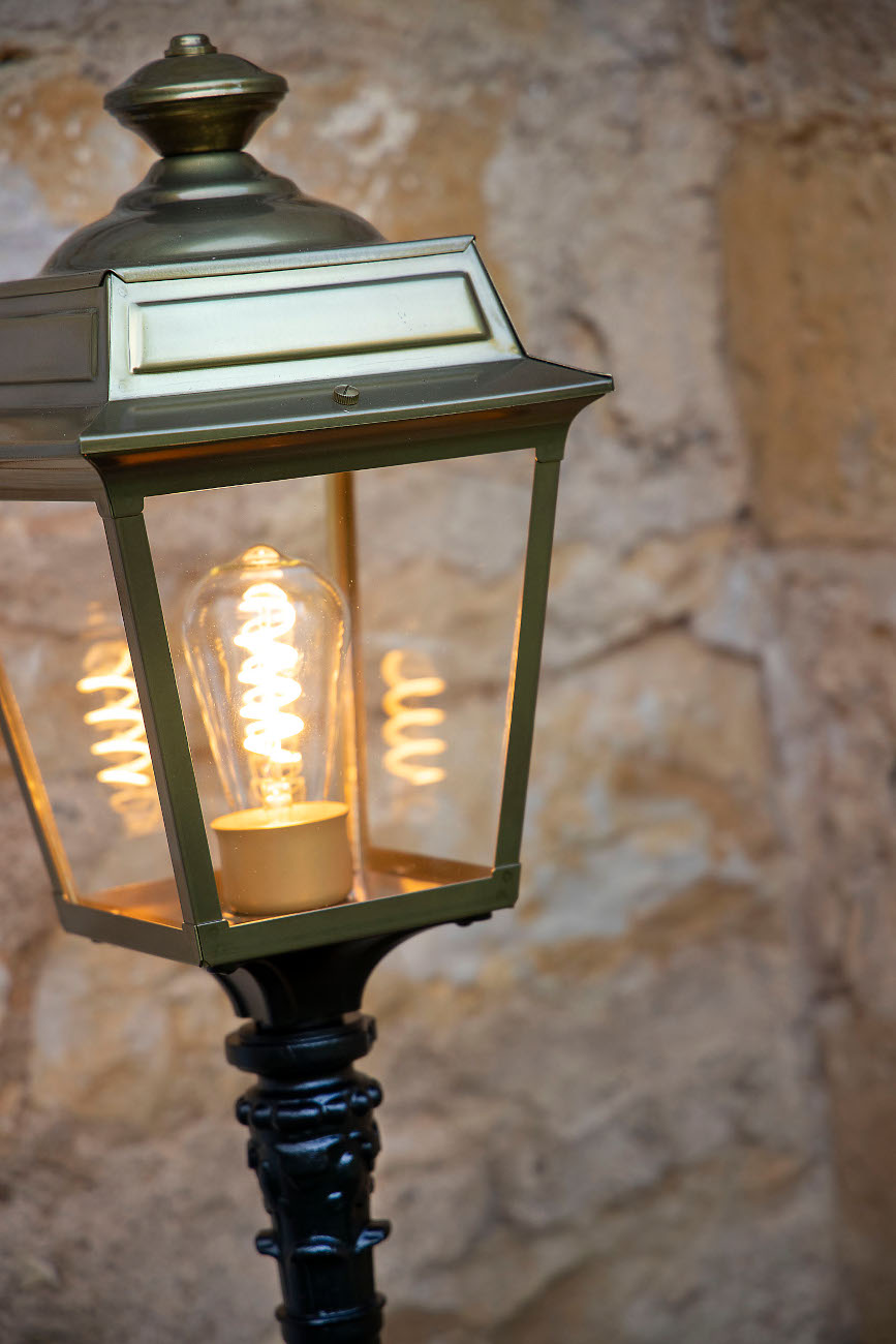 Bild 11: Messing versiegelt Gartenleuchte Place des Vosges 1 T mit Balustersäule: Messing versiegelt