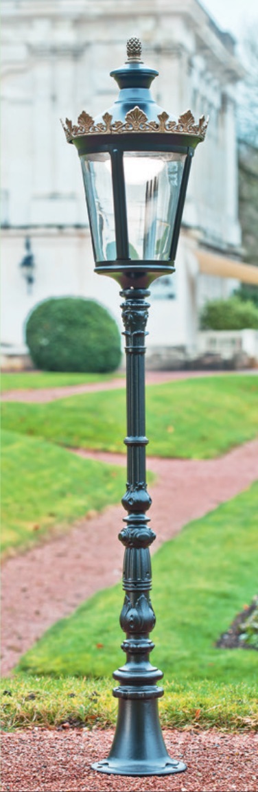 Small Royal Post Light Louvre with LED