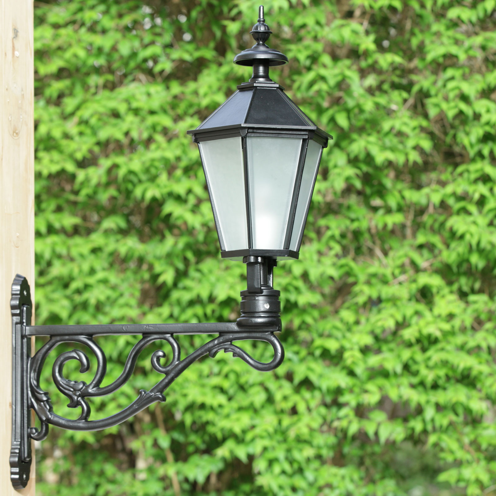 Classic Wall Lantern Thorn 60.61: Model in black with smaller lantern and satin glass