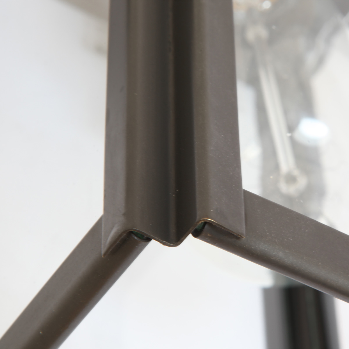 Bild 12: Einzeln in Messing gefasste Klarglasscheiben Kubische Wandleuchte mit Bewegungsmelder Loft 9050: Einzeln in Messing gefasste Klarglasscheiben