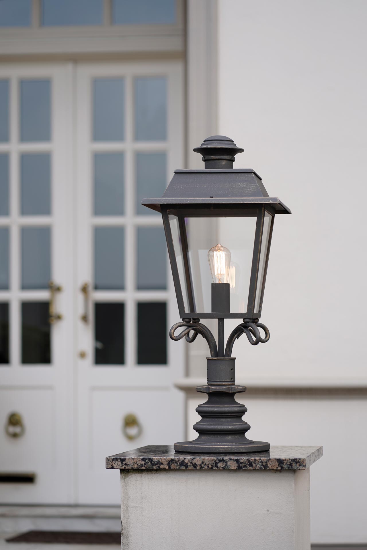 Classic Wrought Iron Pedestal Lantern AL 6796, Crafted in Germany, Fig. 2