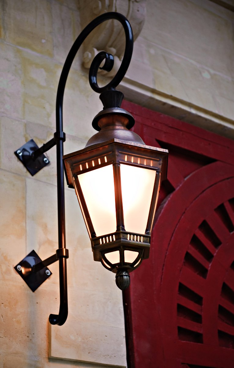 Große Wandleuchte Citadelle mit Bischofstab Große Wandleuchte Citadelle mit Bischofstab