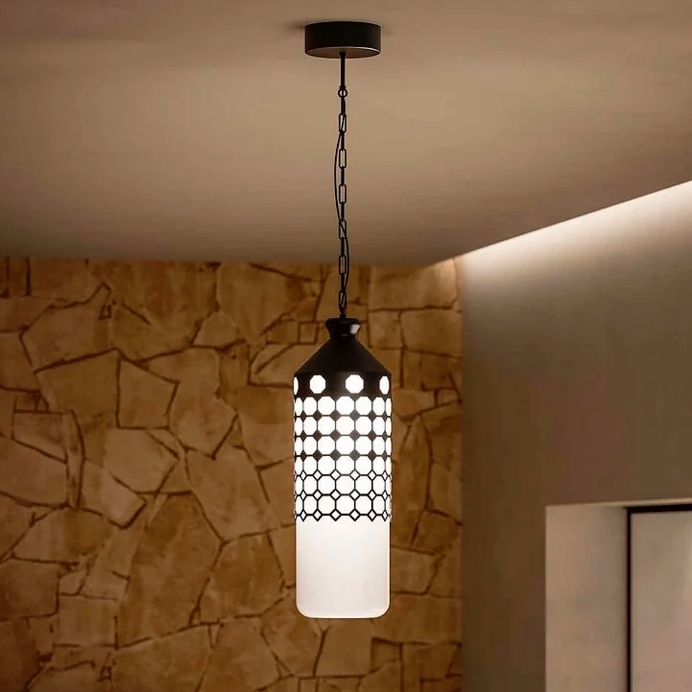 Exklusive Opalglas-Hängeleuchte mit Dekor, IP65 Exklusive Opalglas-Hängeleuchte mit Dekor, IP65