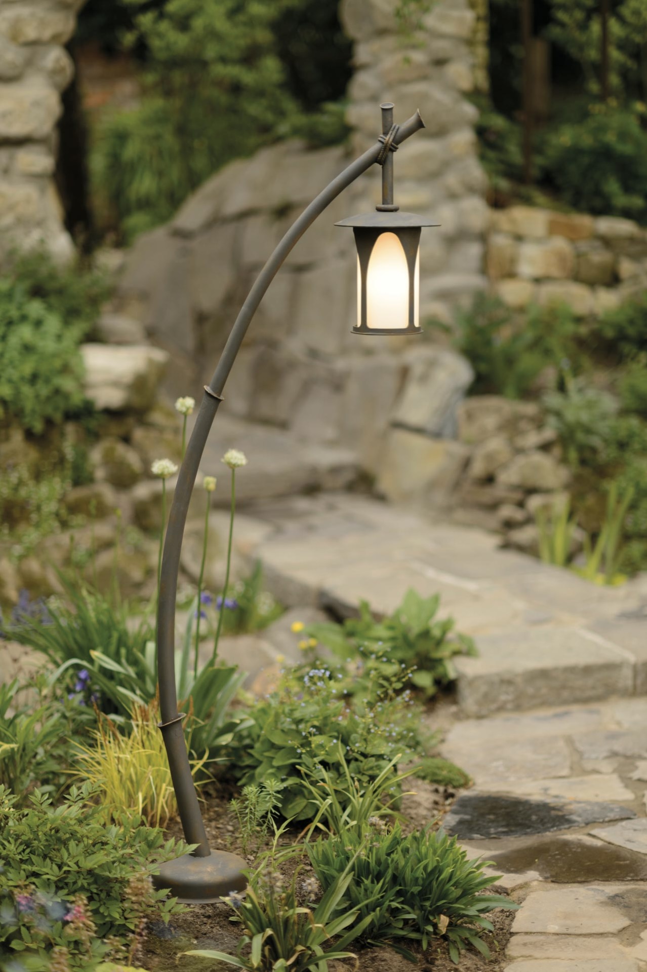 Japanische anmutende Gartenleuchte aus Schmiedeeisen AL 6643 (65–170 cm)