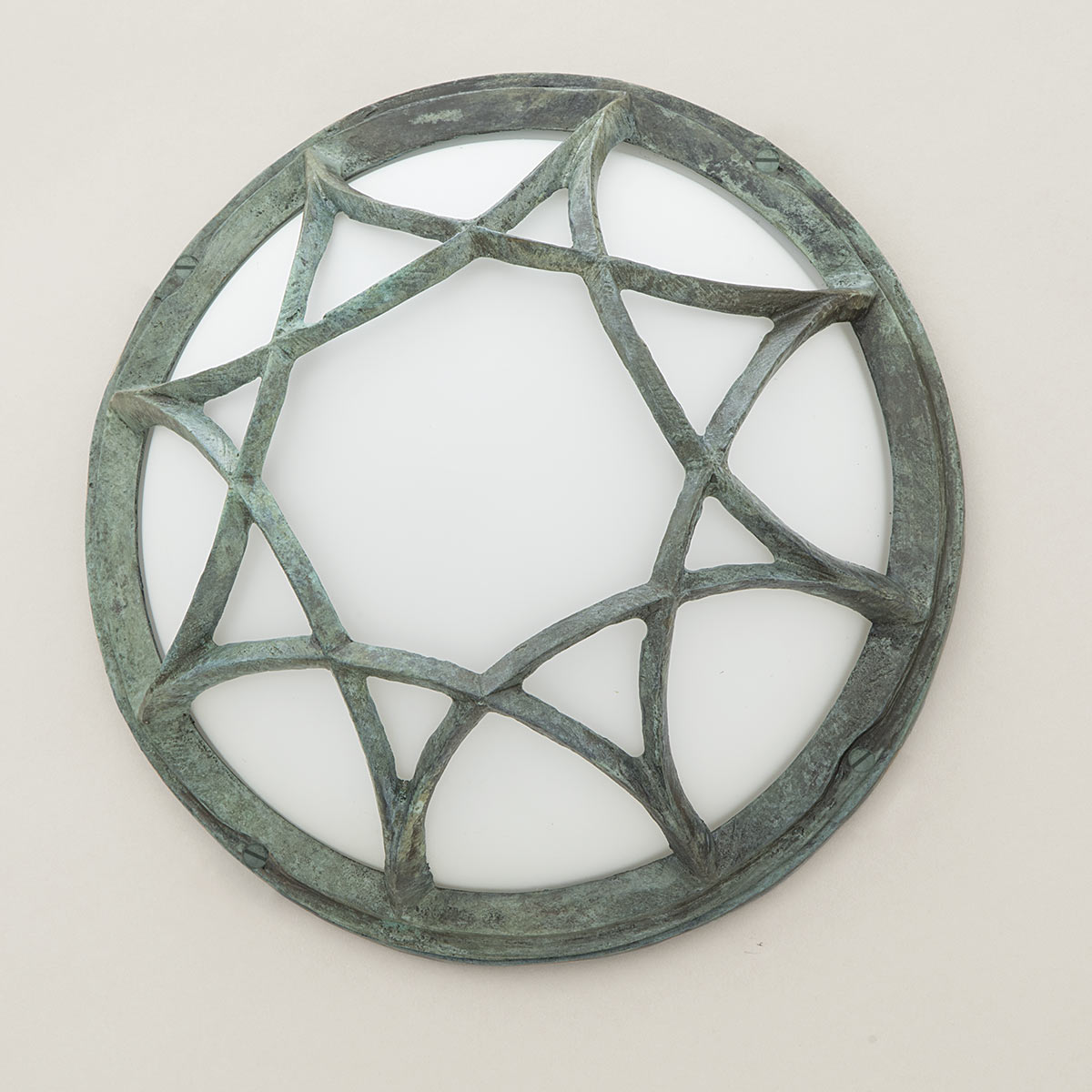 Bild 5: Oberfläche Grünspan-Patina Flache Künstler-Außenleuchte aus Bronzeguss Gaia: Oberfläche Grünspan-Patina