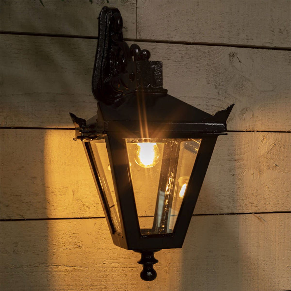 Classic, Downwards Directed Victorian Wall Light, Fig. 11 Classic, Downwards Directed Victorian Wall Light, Fig. 11