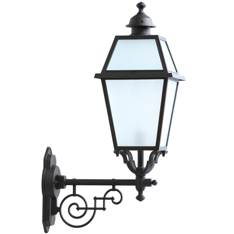 Large wall lamp with short bracket