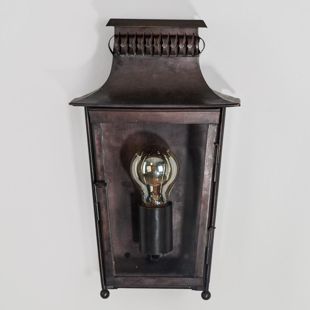 Wall lantern Cluny made of brass