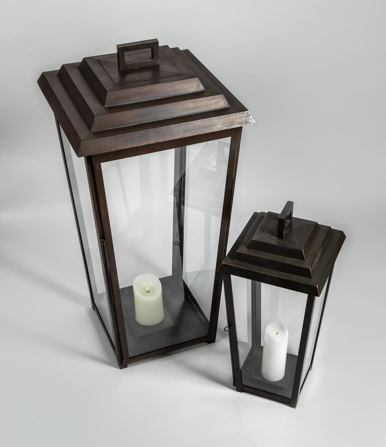 Großes Art déco-Windlicht mit gestuftem Dach Izapan (Höhe 83 cm) – Terra Lumi