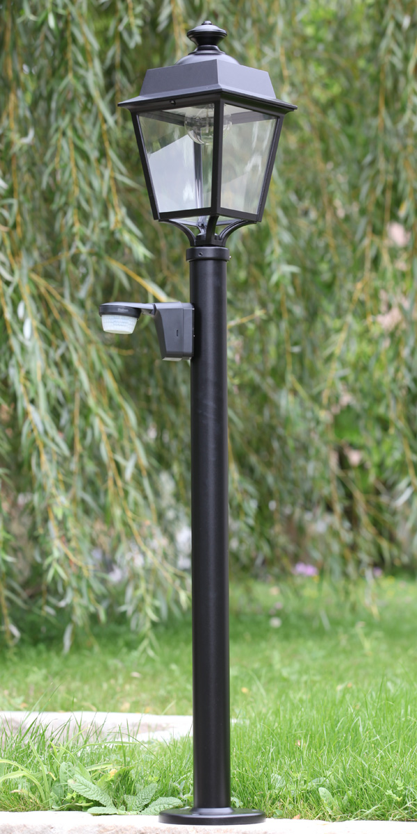 Bild 4: Das Modell in Schwarz mit klarem Glas Historische Bewegungsmelder-Wegeleuchte Place des Vosges 1: Das Modell in Schwarz mit klarem Glas