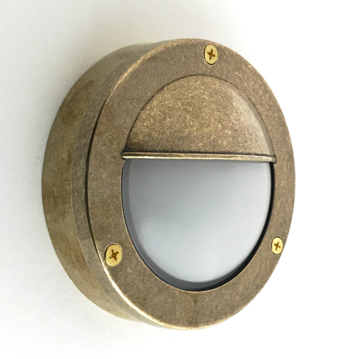 Bull's eye brass wall light with lid glass