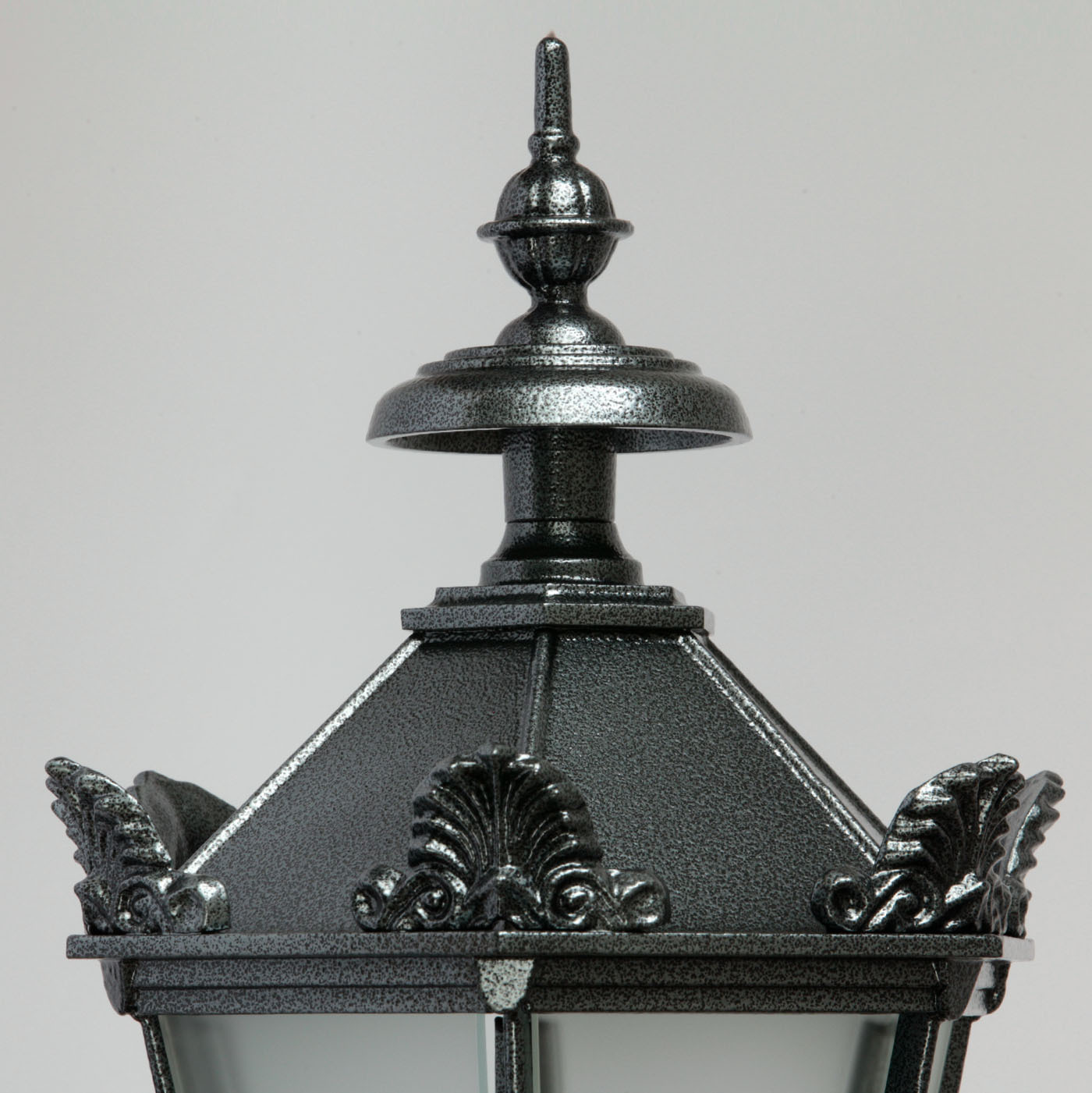 Bild 10: Beispiel für Lackierung Silber antik Klassische Mastleuchte mit vierseitiger Laterne SO P3.53: Beispiel für Lackierung Silber antik
