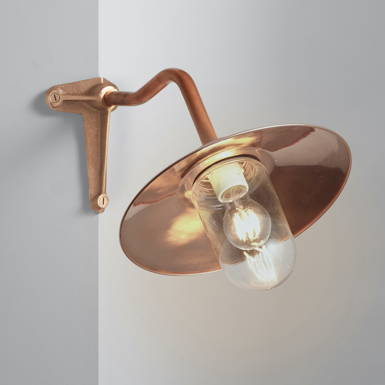 Eckleuchte aus Gusseisen oder Bronze 7680/GA/CL/CCR Eckleuchte aus Gusseisen oder Bronze 7680/GA/CL/CCR