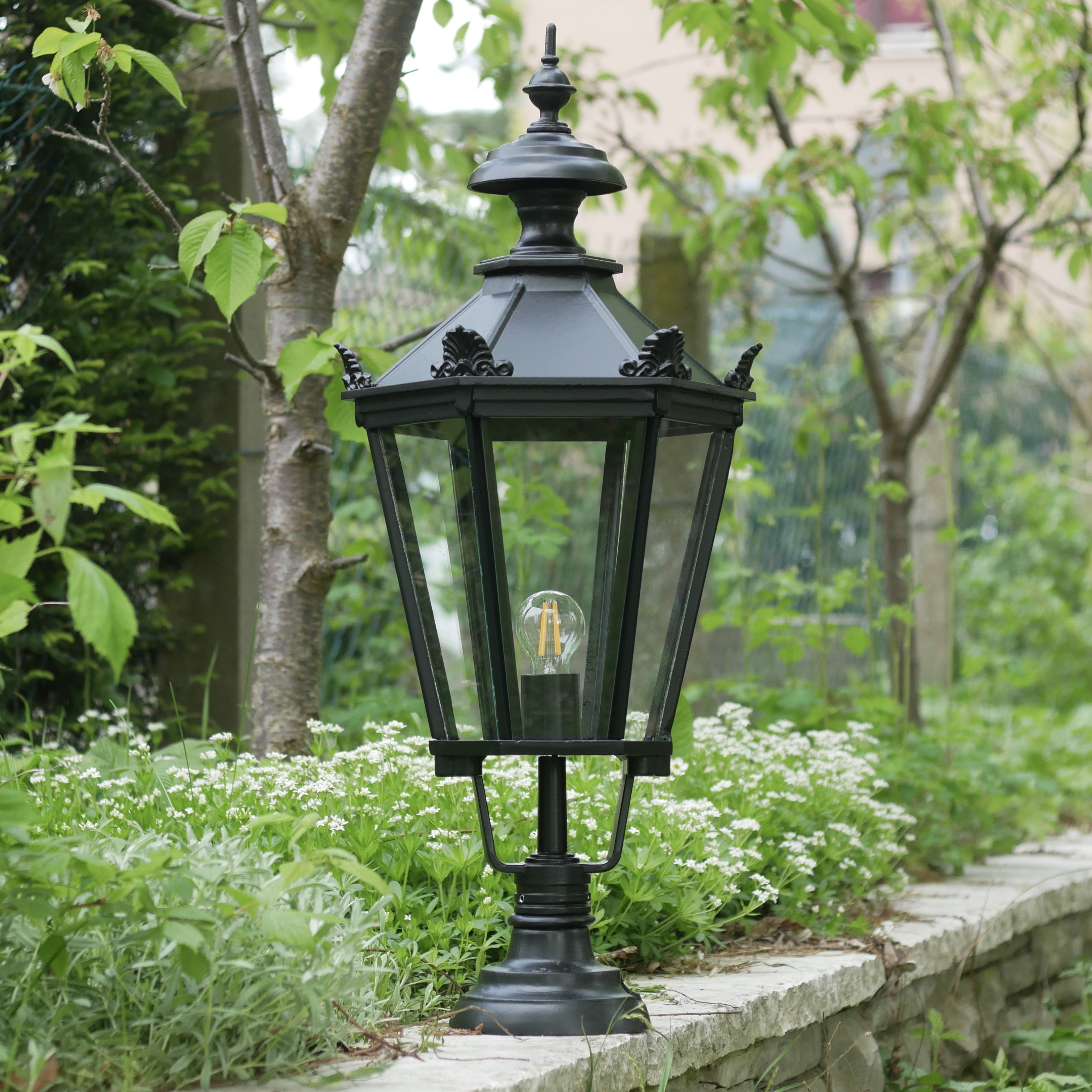 Large Garden Light Elba 71.72.73: Große Gartenleuchte Elba mit Schinkel-Laterne 72, mittleres Modell, Schwarz RAL 9005, klares Glas