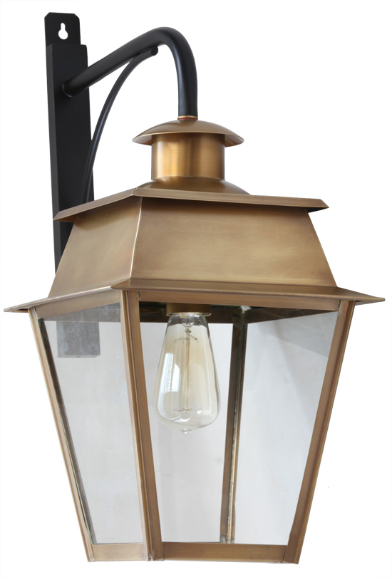 Bild 12: Wandlaterne Bordeaux mit Messing-Wandarm, großes Modell, patiniertes Messing, Wandarm schwarz Hängende Wandlaterne Bordeaux MM mit Messing-Wandarm: Wandlaterne Bordeaux mit Messing-Wandarm, großes Modell, patiniertes Messing, Wandarm schwarz