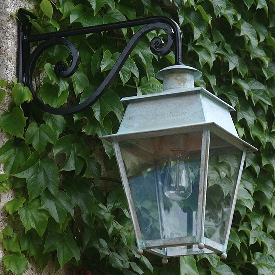 Große Wandlaterne aus Zink oder Messing Bordeaux GM