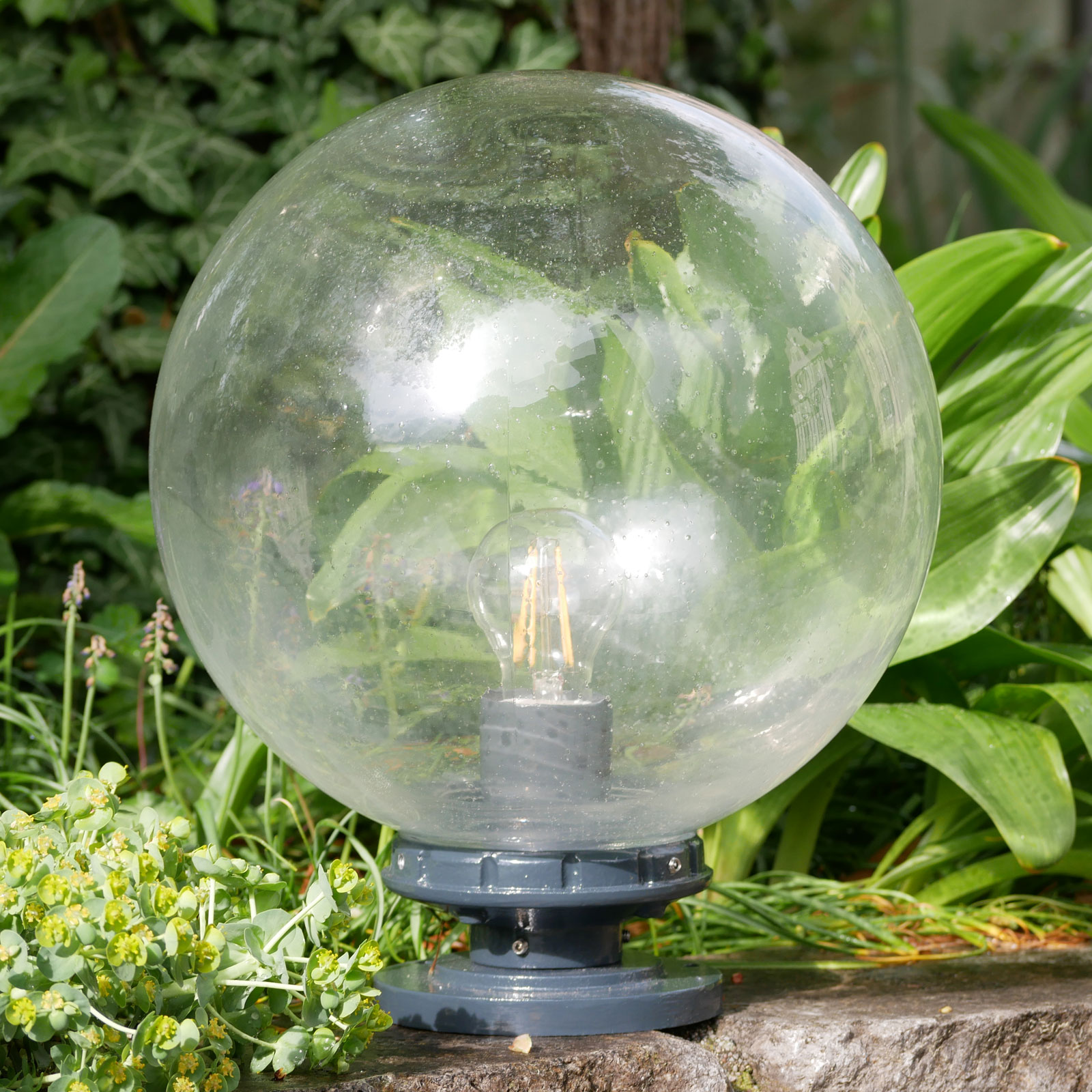 Glaskugel-Leuchte Terra lumi LD 250 mit rundem Sockel: Das große Modell in Anthrazitgrau RAL 7016, Klarglas, 300 mm