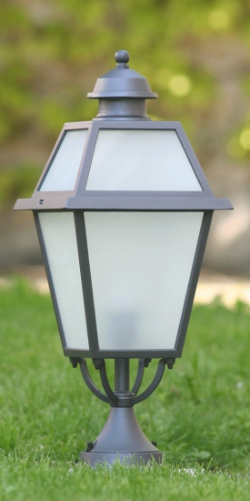 Klassik-Außenlampe aus Aluminiumguss Klassik-Außenlampe aus Aluminiumguss