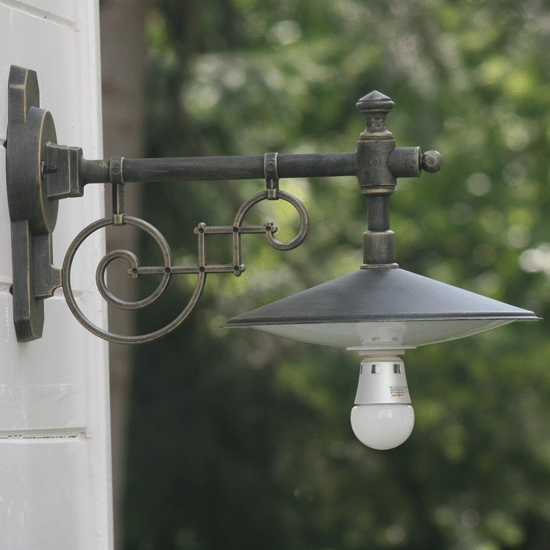 Historic Courtyard Light with Art Nouveau Wall Arm: Historische Hofleuchte mit Jugendstil-Wandarm in Bronze mit LED-Leuchtmittel