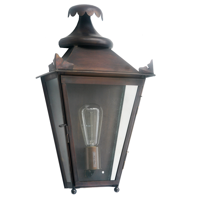 Rokoko-Halblaterne aus Messing Vieux Manoir Rokoko-Halblaterne aus Messing Vieux Manoir